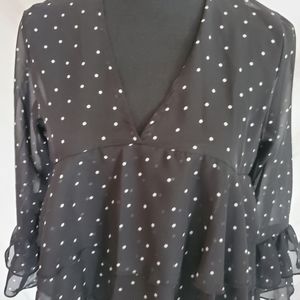 Black crop top shirt